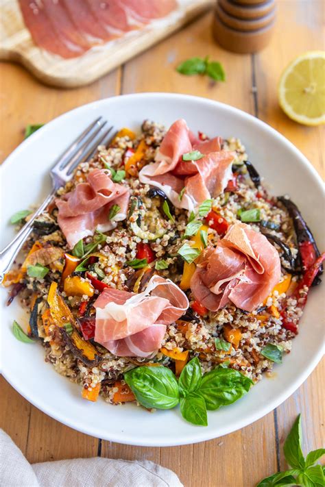 Quinoa, habas y jamón serrano
