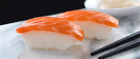 Sushi casero de salmón ahumado