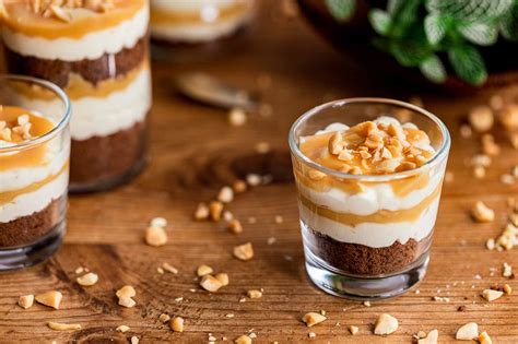 Vasitos de dulce de leche con plátano y chocolate