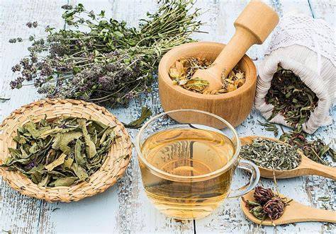 Variedades de hierbas para infusiones digestivas