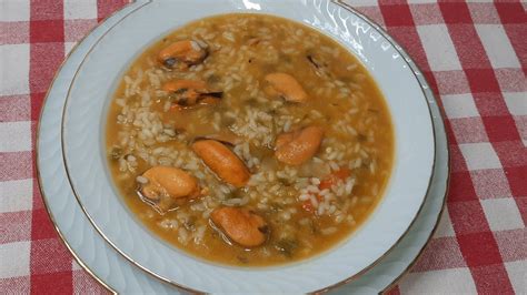 Arroz caldoso con mejillones en escabeche