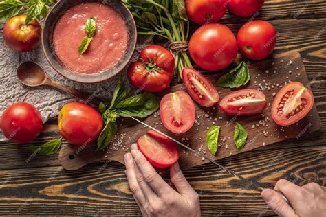 Tomates frescos listos para hacer salsa