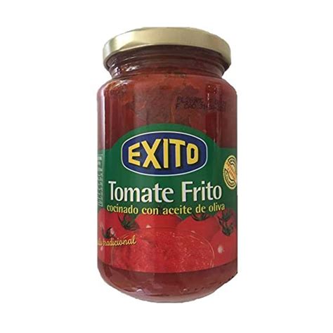 Tomate frito casero en un tarro de cristal
