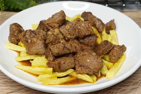 Ternera al ajillo con hierbas frescas
