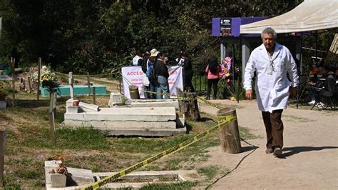 Proceso de exhumación en una fosa común