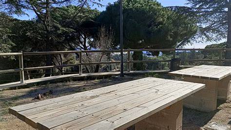Zona Picnic BBQ en Covarrubias con barbacoas y mesas