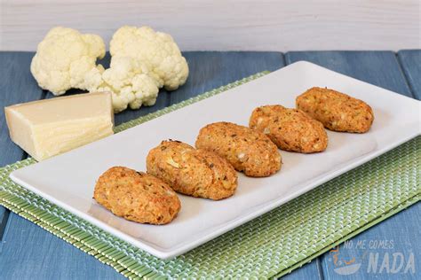 Plato de croquetas de coliflor horneadas