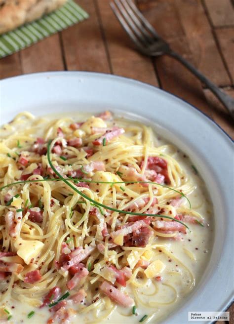 Espaguetis con bechamel y bacon