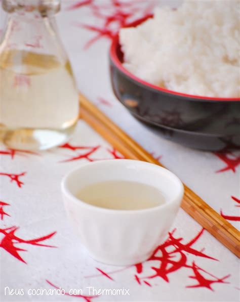 Ingredientes para el aliño: aceite de sésamo, vinagre de arroz y semillas