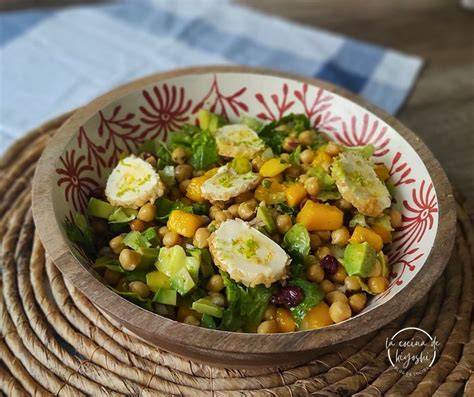 Ingredientes para ensalada de garbanzos con mango