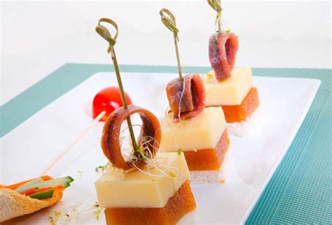 Canapé de queso semicurado y anchoas de Santoña