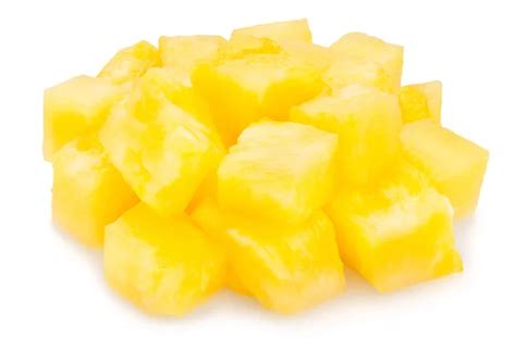 Piña fresca en rodajas y trozos