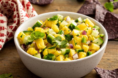 Ensalada de piña, pepino y yogur