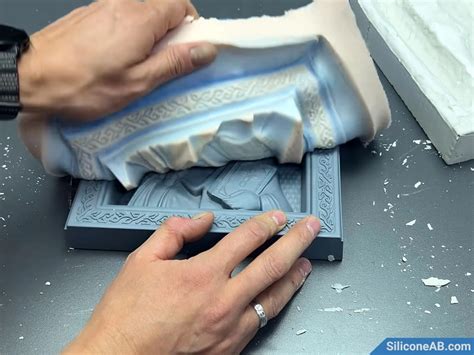 Herramientas y materiales para reparar moldes de silicona