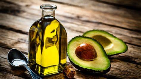 Aguacate, aceite de almendras y mayonesa para el cabello