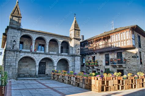 Plaza Mayor de Puebla de Sanabria con la Posada