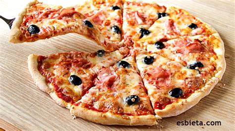 Pizza casera con masa de espelta