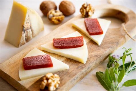 Selección de quesos españoles con membrillo