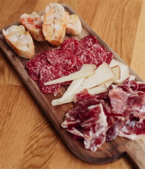 Tabla de quesos y embutidos ibéricos gourmet
