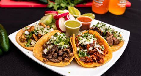 Plato de tacos mexicanos gigantes