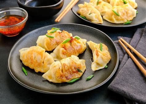 Gyozas cocinadas, doradas y al vapor