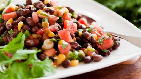Ensalada de alubias rojas con pimientos del piquillo y maíz