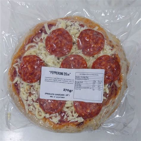 Pizza congelada en una rejilla del horno