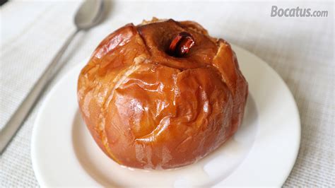Manzanas asándose en el horno
