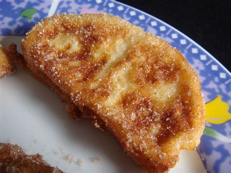 Tostadas de carnaval doradas y listas para servir