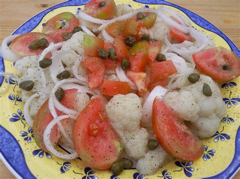 Ensalada de coliflor y tomate