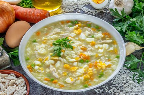 Infografía nutricional de la sopa de arroz y pollo