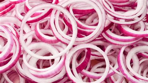 Cebollas cortadas en aros listas para freír
