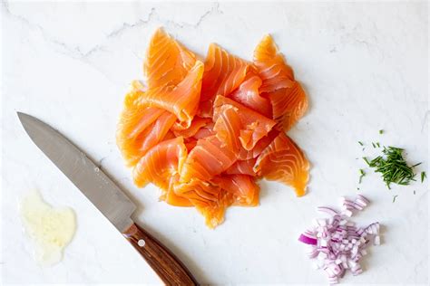 Proceso de corte de salmón para tartar