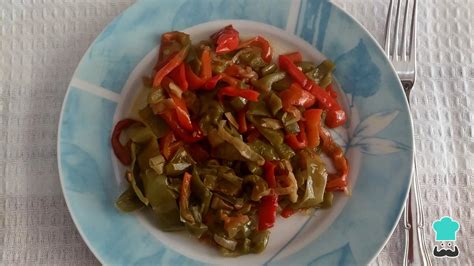 Fritada de pimientos y cebolla pochándose