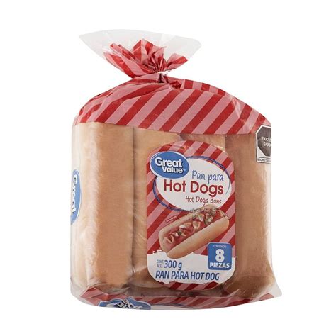 Panes de hot dog sobre una toalla de papel listos para el microondas