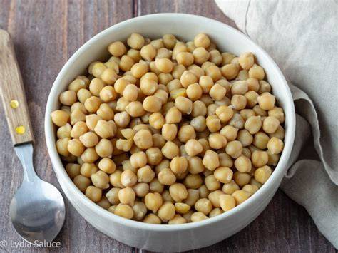 Garbanzos cocidos listos para añadir al gazpacho