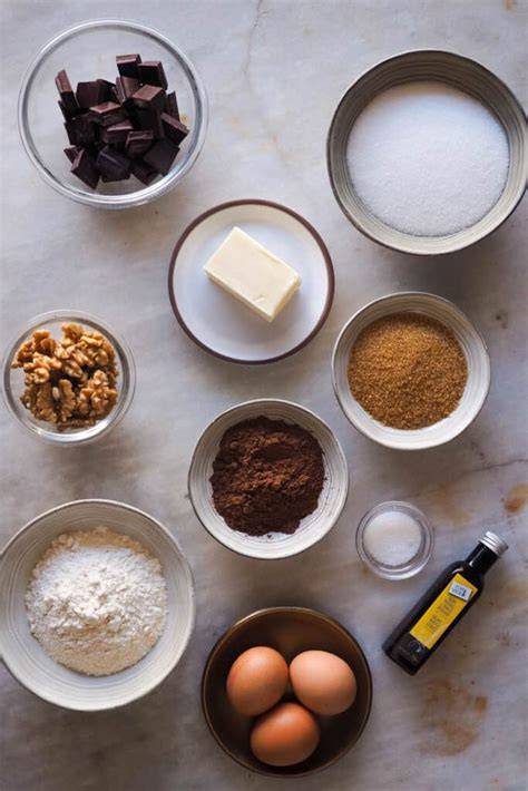 Proceso de mezcla de ingredientes para brownie de chocolate blanco