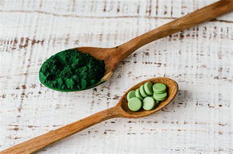 Espirulina en polvo y tabletas
