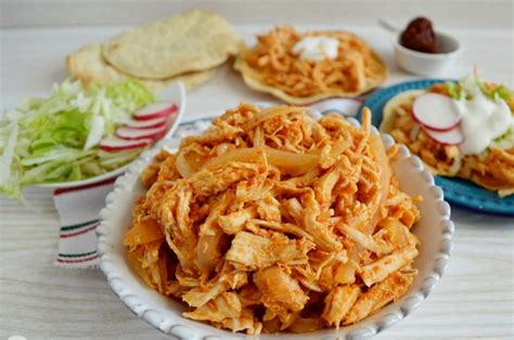 Tostadas de tinga poblana