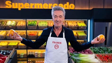 Francis Lorenzo celebrando su victoria en MasterChef Celebrity