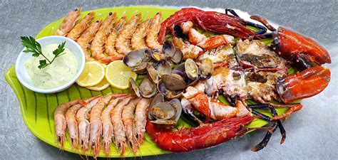 Plato de parrillada de marisco en Casa Manolo El Gordo