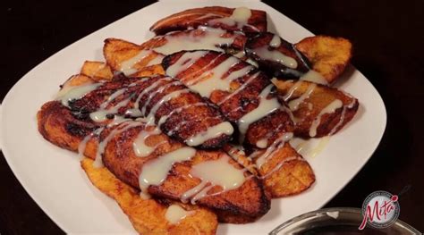 Plátanos maduros fritos (tajadas) como acompañamiento