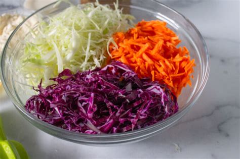 Variedad de repollos y zanahoria para ensalada rallada