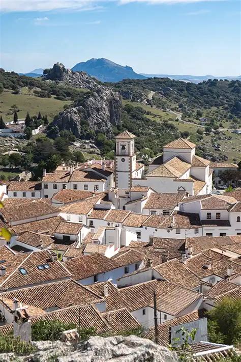 Chozos rurales con arquitectura tradicional en la Sierra de Grazalema