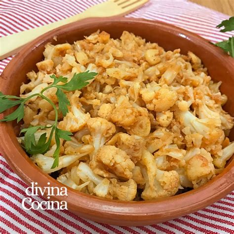 Plato de coliflor esparragada con huevo frito