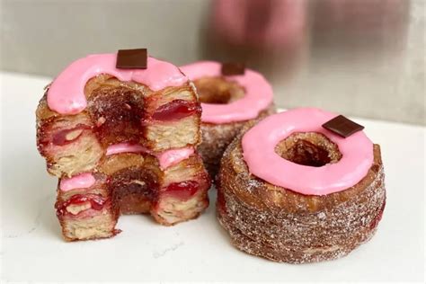 Cronut relleno y glaseado