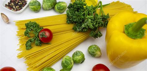 Variedad de verduras frescas para espaguetis