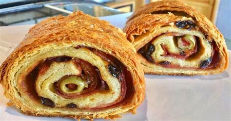 Pan de jamón de hojaldre en rebanadas