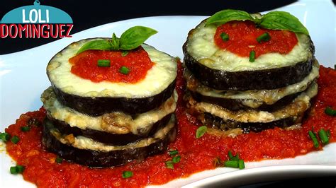 Torres de berenjenas con queso y nueces recién horneadas