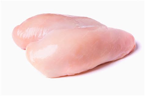Pechuga de pollo cruda y cocida, con un medidor de proteínas
